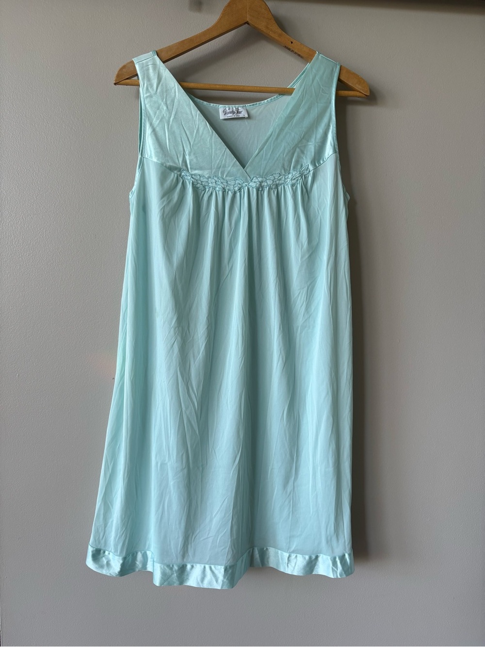 Vanity Fair Nightgown Womens L Agua Nylon Sleeveless Floral Appliqué Slip